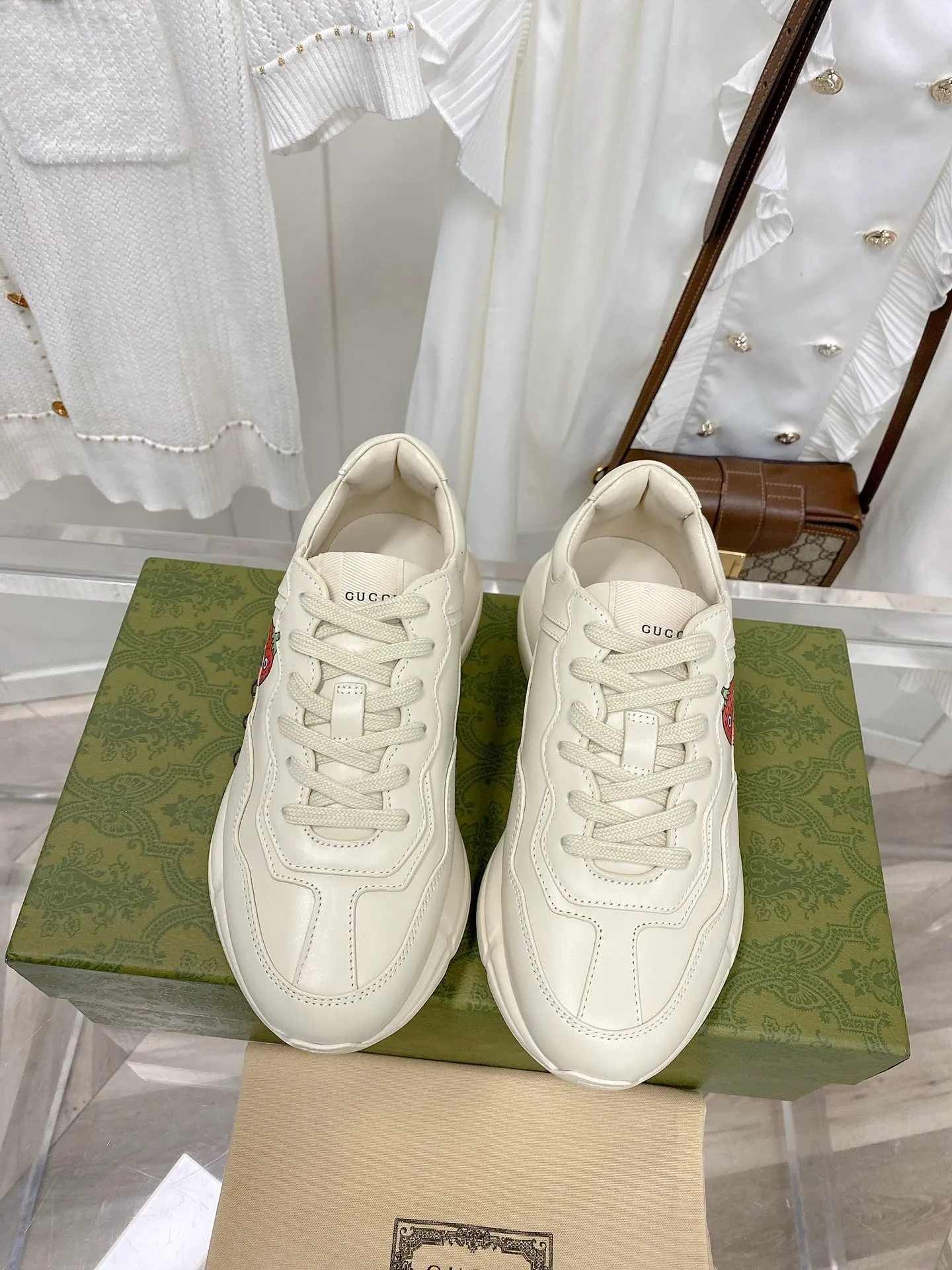 👟👟Ex-factory price 480👟👟 Women's Shoes Factory Upgraded Version 2022 Gucci Gucci top version couple's dad shoes series is new! 🖤 ⚠GG couple’s dad shoes have been popular in recent years; new colors are updated constantly; Gucci has updated new colors in 2022, and our home and counters have new ones at the same time. This classic dad shoe has celebrities and Internet celebrities Anchors and others are sure to plant grass and call ❤ Classic fashion style, distressed leather surface, 5D drawing printing; mixed surface splicing colors, etc... Original customization (off-white eco-friendly cowhide, first layer of cowhide inside), original outsole... Shiny colorful drawings embellish the sides of the shoe body, old color rubbing, package production technology, 1:1 creation / only to make the best shoes. Size: Women’s 35-45